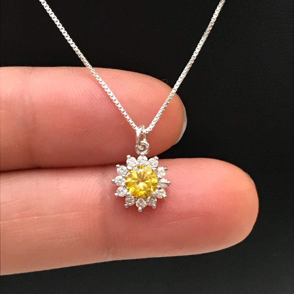 Small Sterling Silver Daisy Necklace